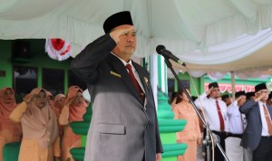 Kakanwil Kemenag Kepri, Dr. Drs. H. Mukhlisuddin, SH, MA, memimpin upacara bendera peringatan HAB ke-74 Kemenag RI di Kanwil Kemenag Kepri di Tanjungpinang, Jumat (3/1/2020) (istimewa). Kakanwil Kemenag Kepri, Dr. Drs. H. Mukhlisuddin, SH, MA, memimpin upacara bendera peringatan HAB ke-74 Kemenag RI di Kanwil Kemenag Kepri di Tanjungpinang, Jumat (3/1/2020) (istimewa).
